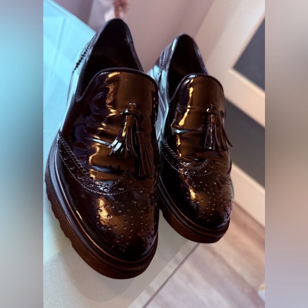 Michele Lopriore Glossy Black patent leather Tassel Loafers for Women. EUC.